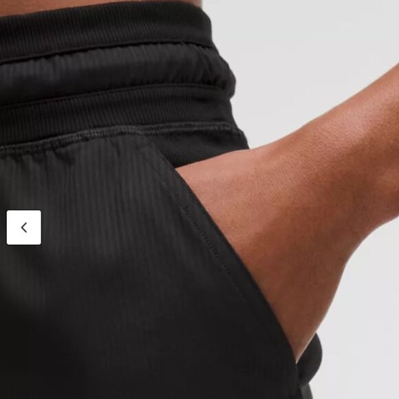 NWT Lululemon Dance Studio Shorts - Black size 6 - Picture 3 of 3